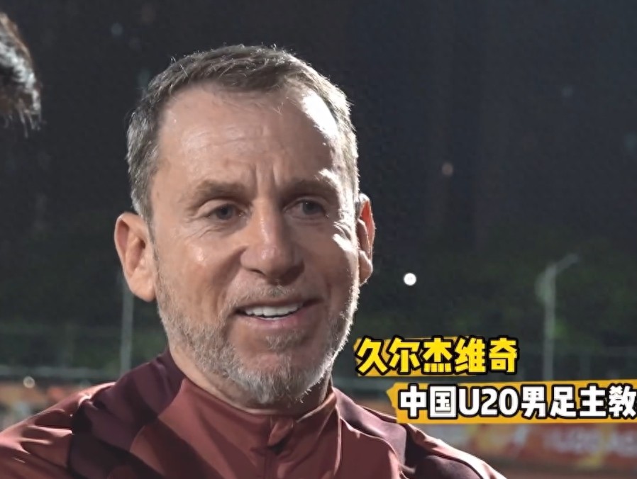  莱万多夫斯基回归赛场，逆转首场状态亮眼，澳大利亚队观众沸腾！